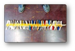 Atelier pince à linge Pincer la règle de la classe
