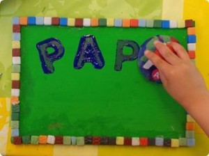 Fabriquer un plateau étape 3 écrire son message sur le support