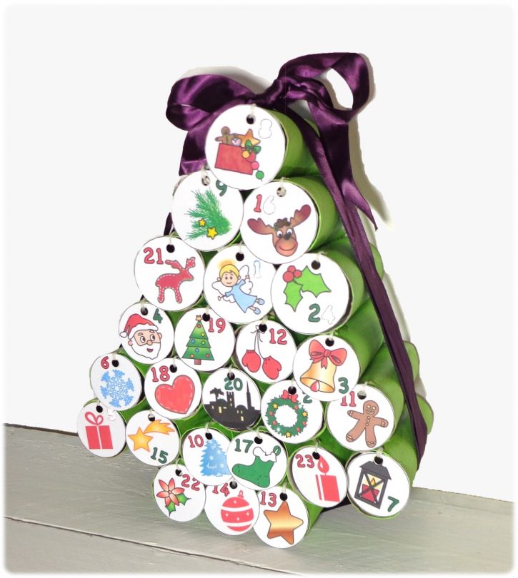 calendrier de l'avent fait maison avec des rouleaux de papier toilette