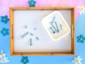 Atelier autonome type Montessori Visser dévisser les écrous