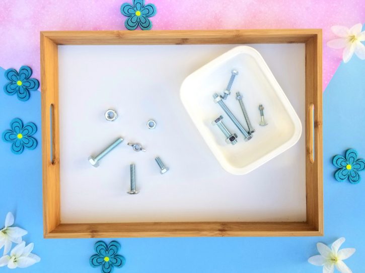 Atelier autonome type Montessori Visser dévisser les écrous