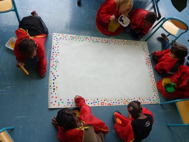 Production-collective-La-chenille-qui-fait-des-trous-MS-GS Production collective La chenille qui fait des trous MS-GS