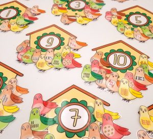 associer les oiseaux a leur nichoir jeu de correspondance mathématiques