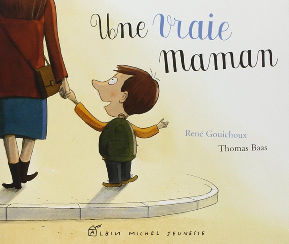 Couverture de l’album Une vraie maman, un livre tendre qui raconte toutes les facettes des mamans.