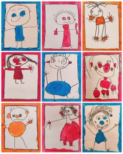 Productions d’élèves de petite et moyenne section : bonhommes réalisés à l’encre colorée